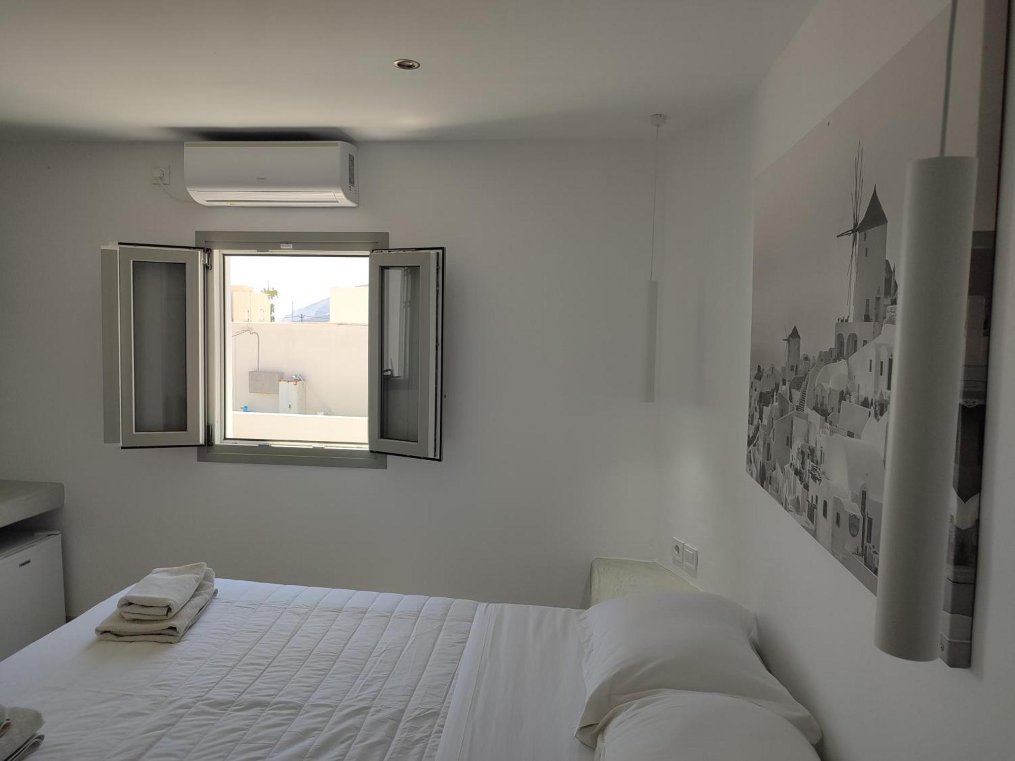 Central Santorini Serenity Rooms 费拉 外观 照片