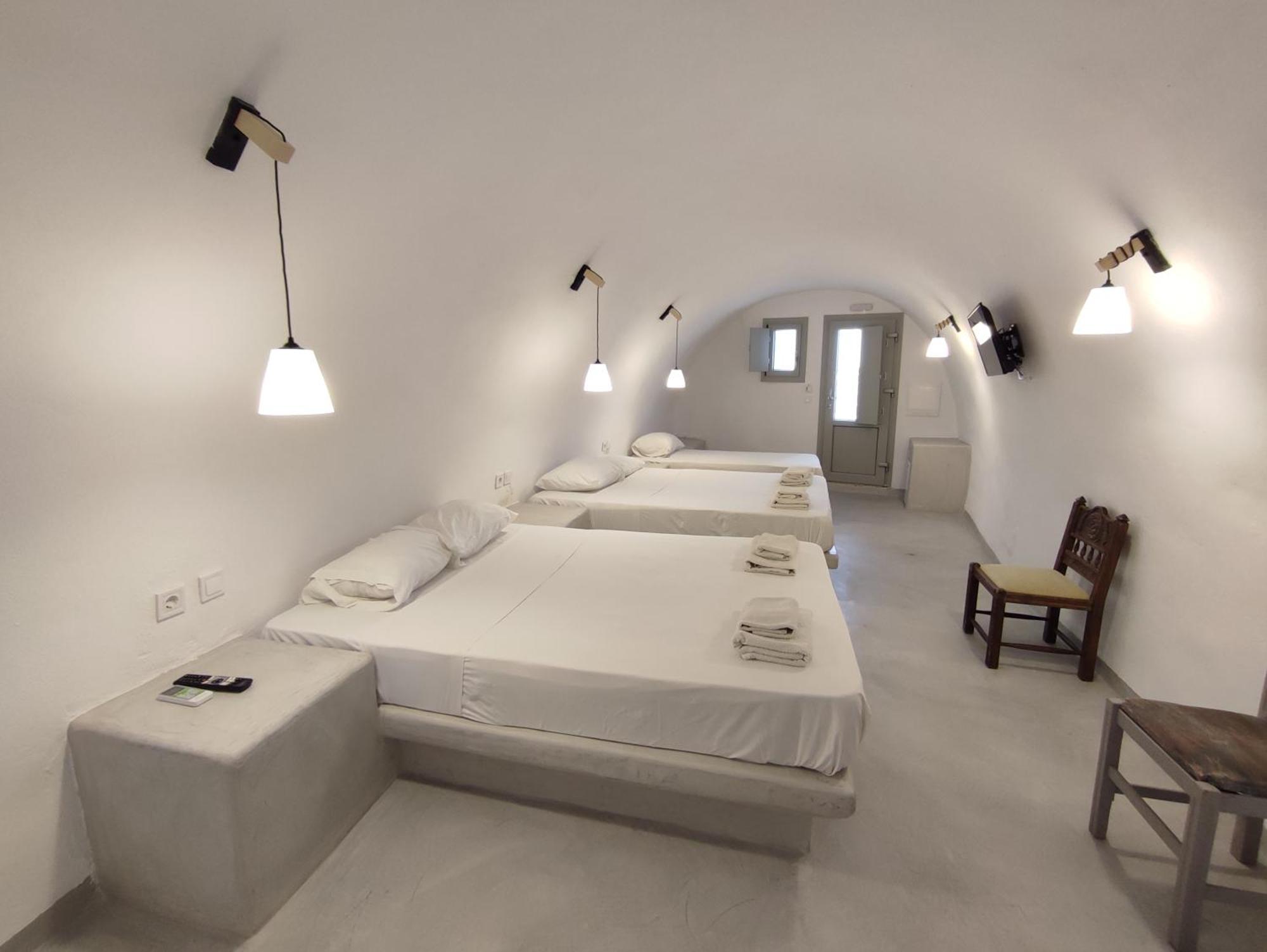 Central Santorini Serenity Rooms 费拉 外观 照片