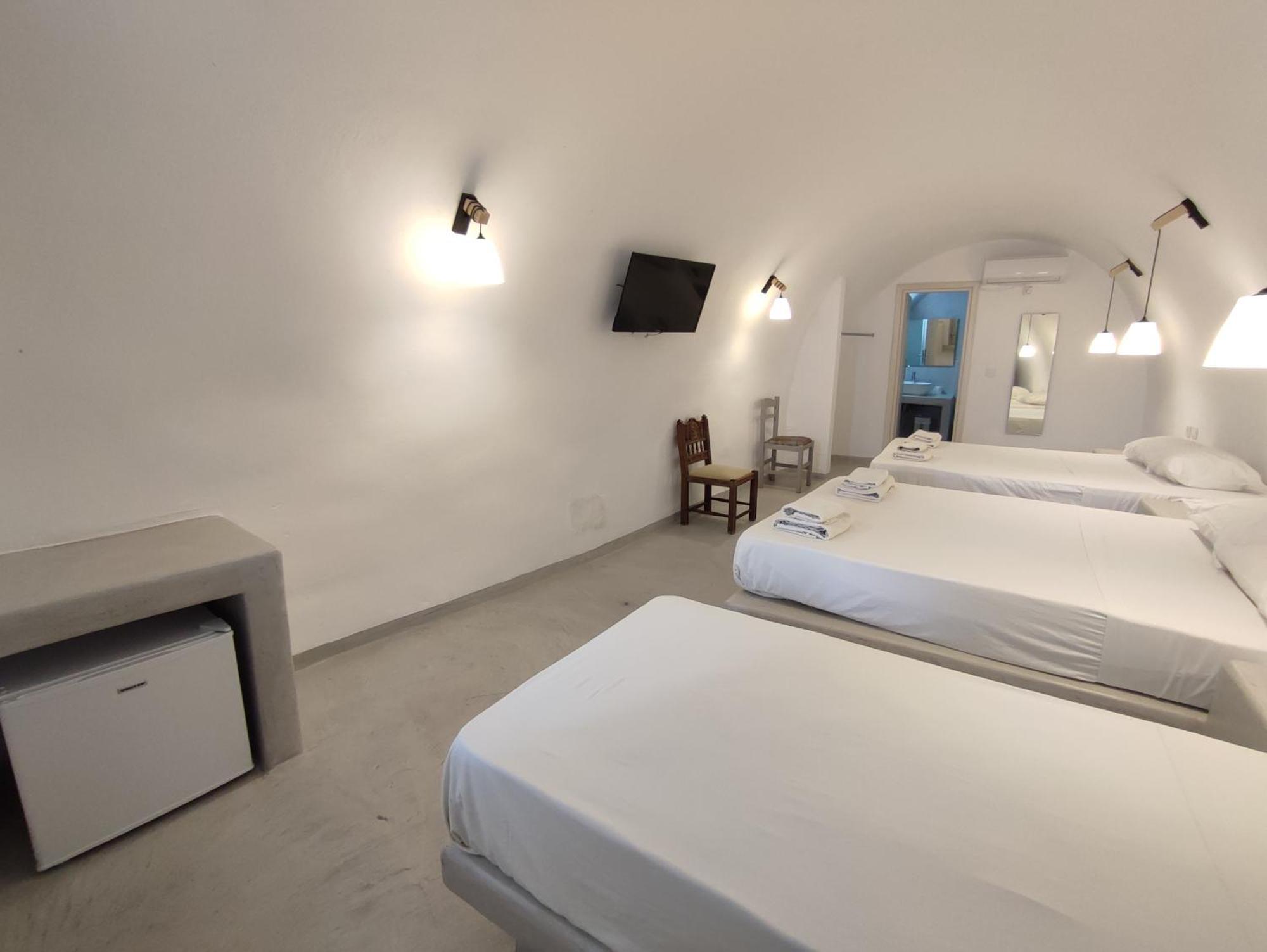 Central Santorini Serenity Rooms 费拉 外观 照片