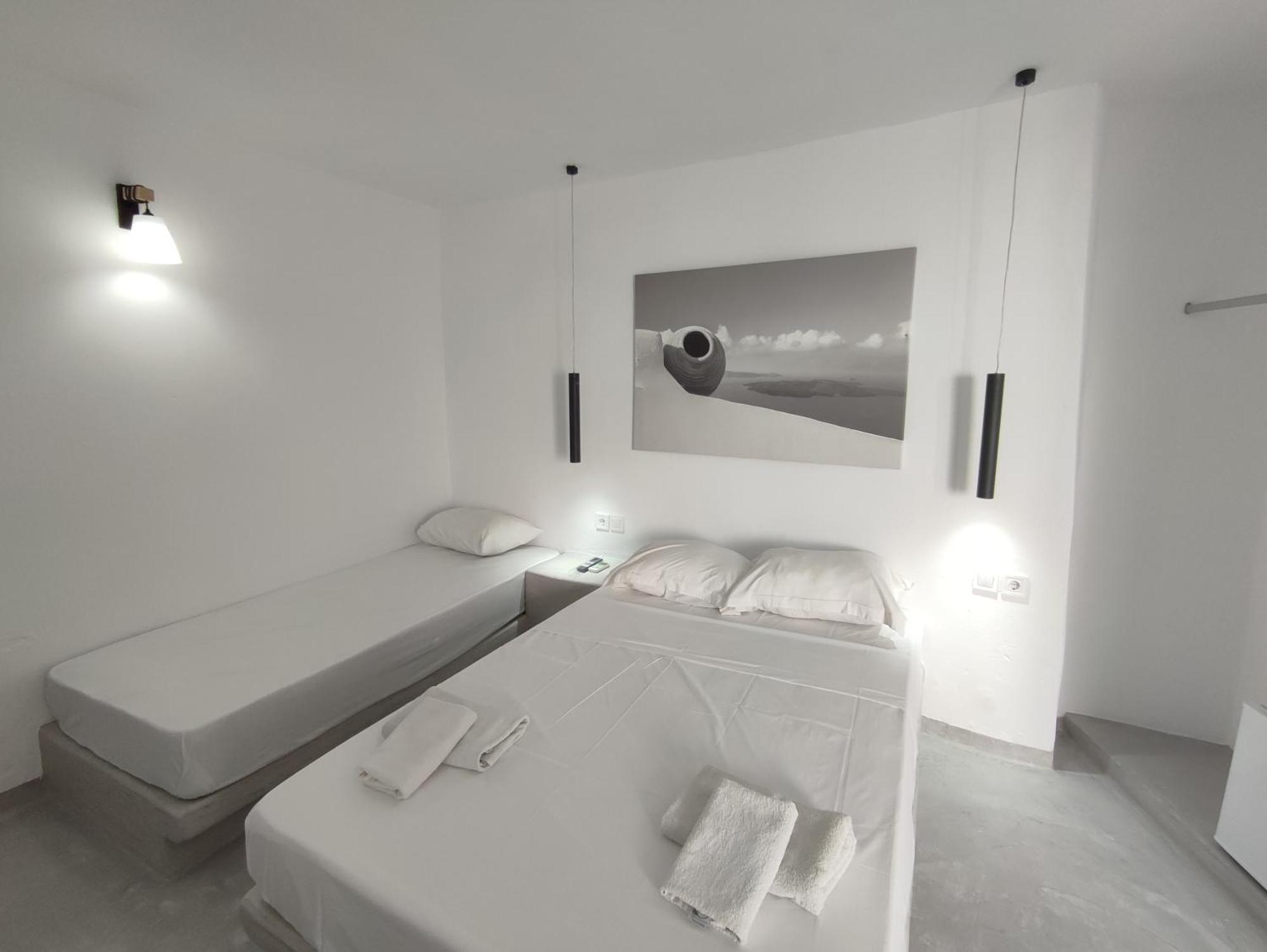 Central Santorini Serenity Rooms 费拉 外观 照片