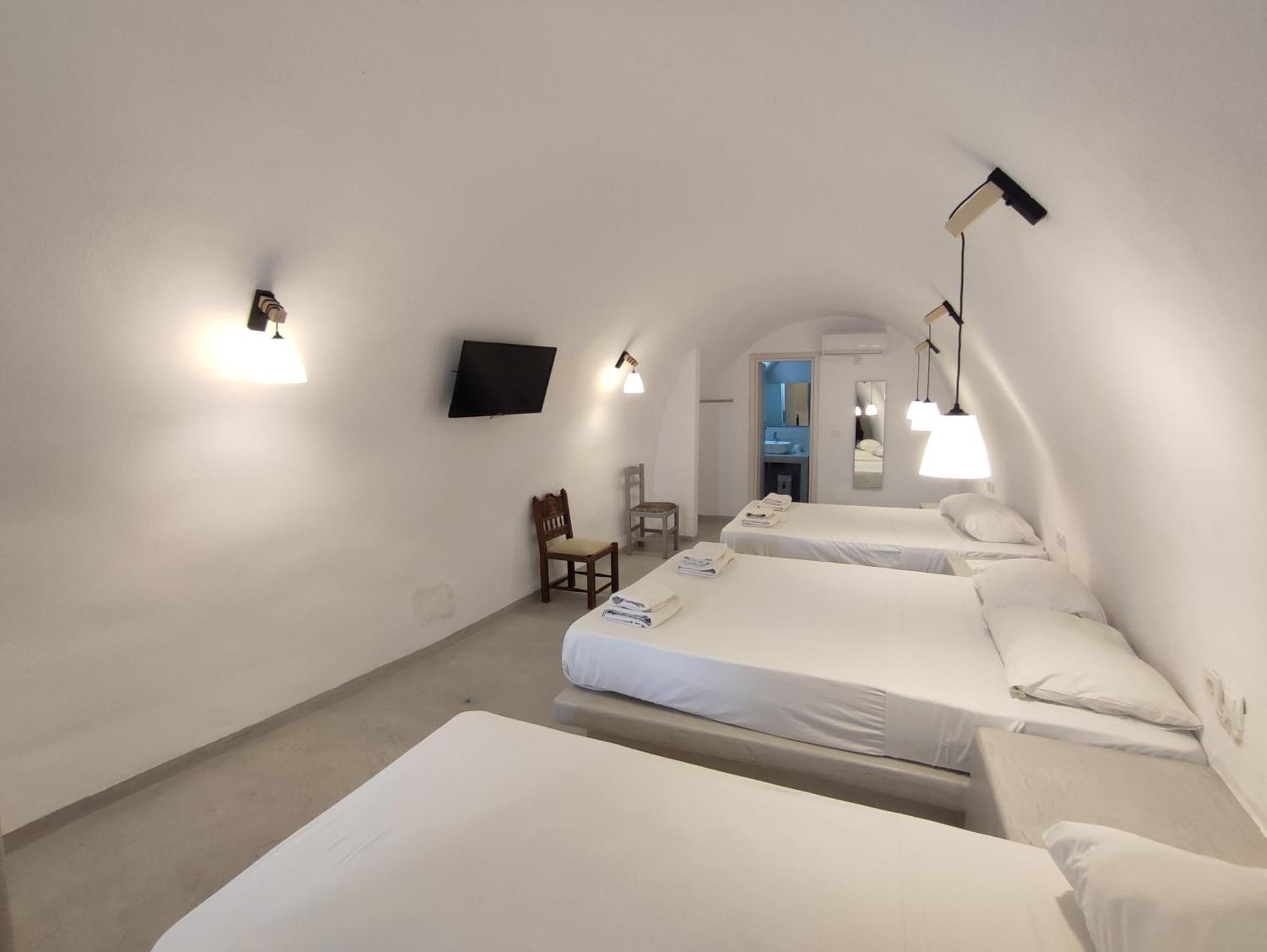 Central Santorini Serenity Rooms 费拉 外观 照片