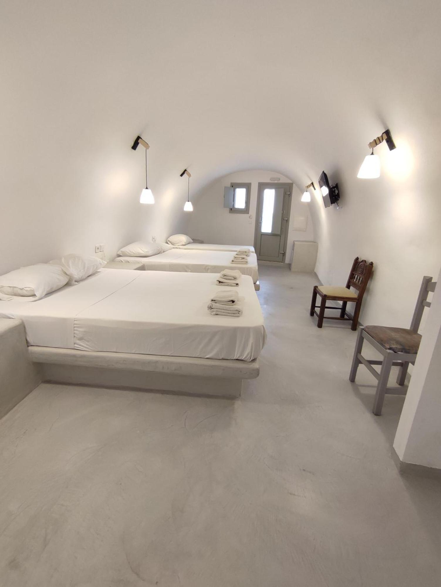 Central Santorini Serenity Rooms 费拉 外观 照片