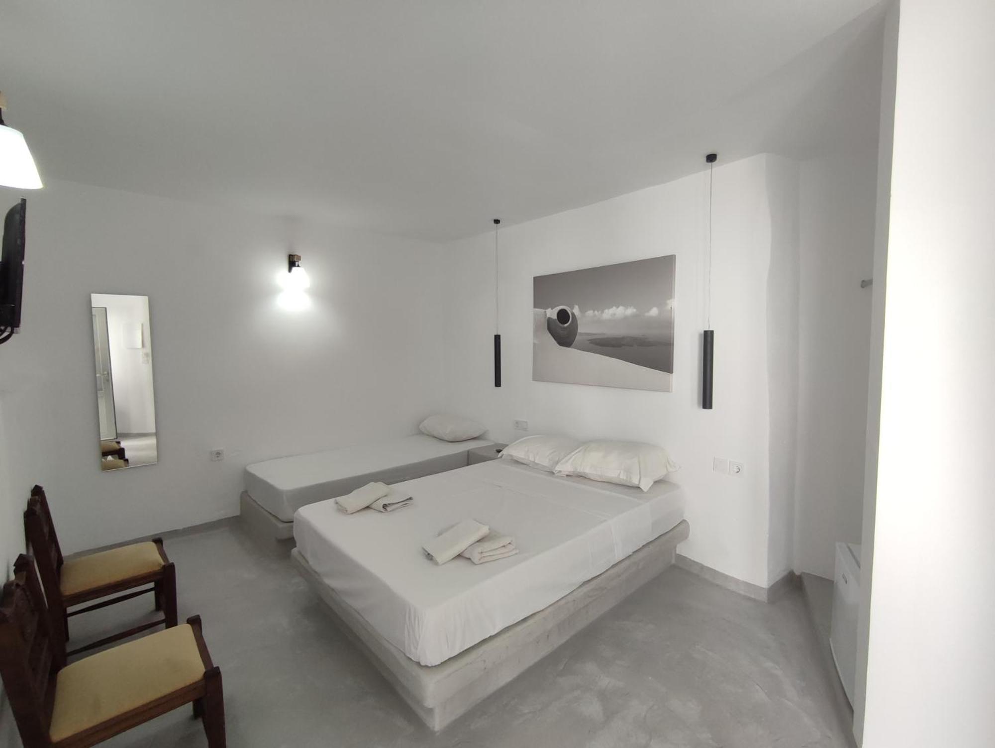 Central Santorini Serenity Rooms 费拉 外观 照片